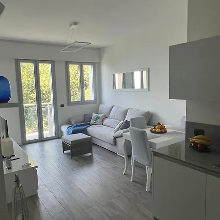 Azzurro Sea View With Parking And Balcony 5 Min Walk To