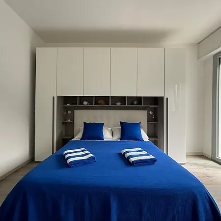 Azzurro Sea View With Parking And Balcony 5 Min Walk To