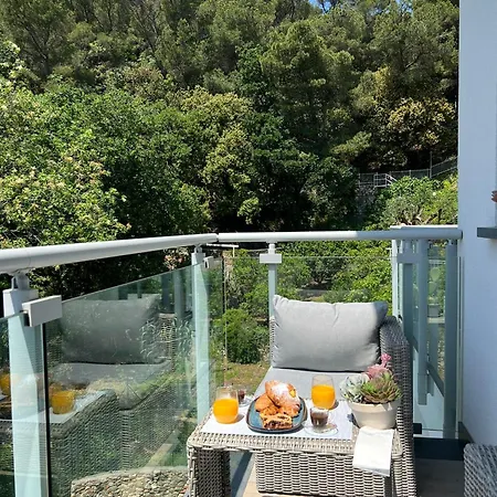 Azzurro Sea View With Parking And Balcony 5 Min Walk To Apartmán