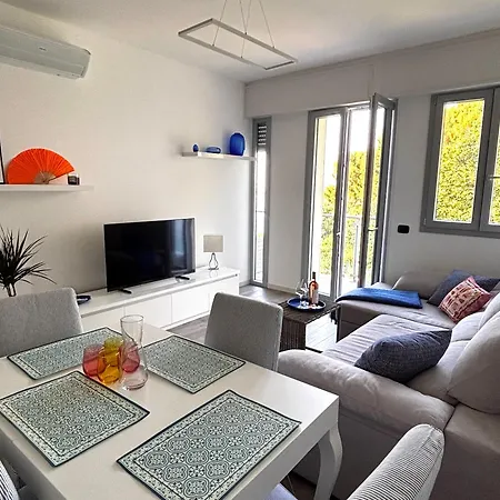 Azzurro Sea View With Parking And Balcony 5 Min Walk To Daire