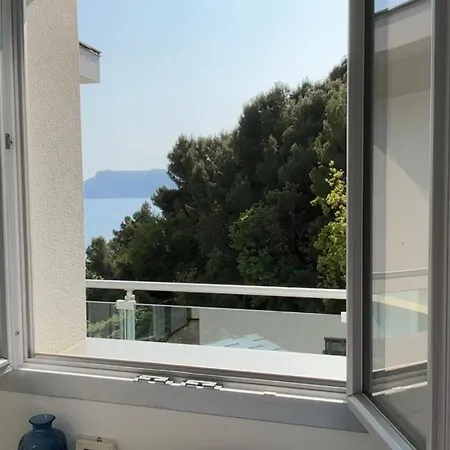 Azzurro Sea View With Parking And Balcony 5 Min Walk To *