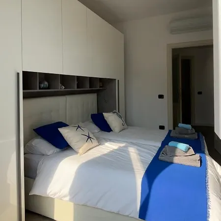 Azzurro Sea View With Parking And Balcony 5 Min Walk To 贝尔杰吉